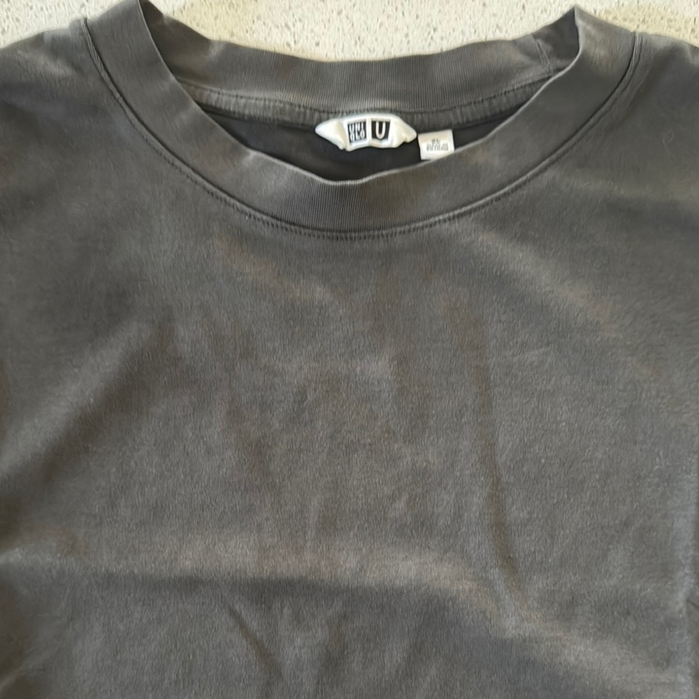 Uniqlo Gray Short Sleeve Tee
